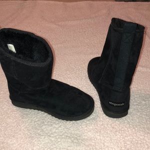 Black ugg style aero boots